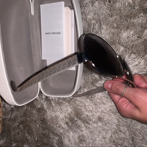 Brand new sunglasses Michael Kors - Picture 4 of 6
